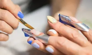 Manicure żelowy – wszystko, co musisz wiedzieć o tej stylizacji paznokci