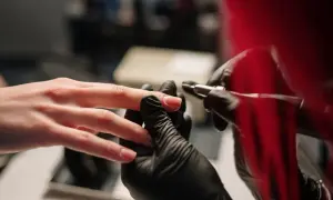 Jak usunąć manicure żelowy? Skuteczne metody i bezpieczeństwo procesu