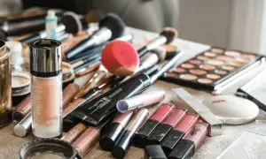 Jak zrobić makijaż na imprezę - krok po kroku do perfekcyjnego looku