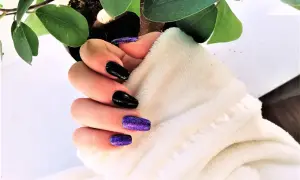Manicure winylowy czy hybrydowy – który wybór nie zrujnuje twoich paznokci?