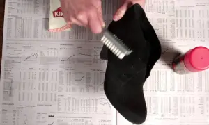 Jak przywrócić kolor butom z materiału? Skuteczne metody i porady.
