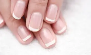Ile trwa manicure japoński? Czas trwania i co wpływa na długość zabiegu