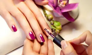 Jak długo utrzymuje się manicure klasyczny? Poznaj kluczowe czynniki trwałości