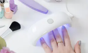 Jak używać urządzenia do manicure i pedicure? Zrób to bezbłędnie!
