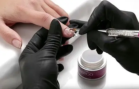 Jak zrobić manicure hybrydowy indigo - krok po kroku do perfekcji