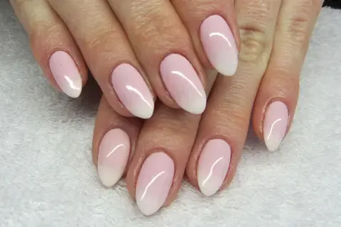Ile kosztuje manicure tytanowy? Ceny, które zaskoczą i zachwycą.