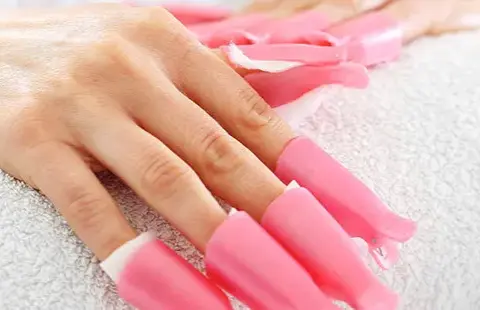Skuteczne metody usuwania manicure hybrydowego bez uszkadzania paznokci