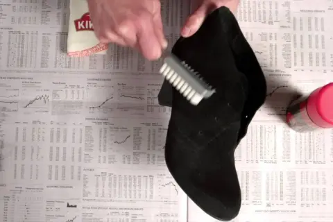 Jak przywrócić kolor butom z materiału? Skuteczne metody i porady.