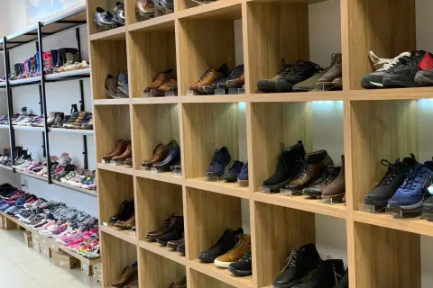 Jakie buty do parki wiosennej – idealne obuwie na zmienną pogodę