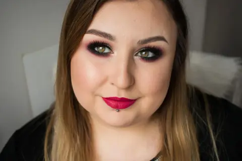Jak zrobić makijaż studniówkowy krok po kroku – stwórz doskonały look