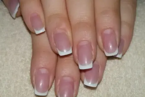 Ile można trzymać manicure hybrydowy? Kluczowe informacje i porady