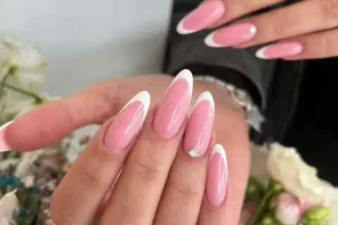 Jak zrobić manicure hybrydowy French w prosty sposób i uniknąć błędów?