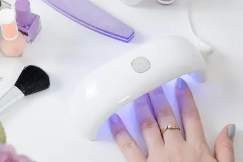 Jak używać urządzenia do manicure i pedicure? Zrób to bezbłędnie!