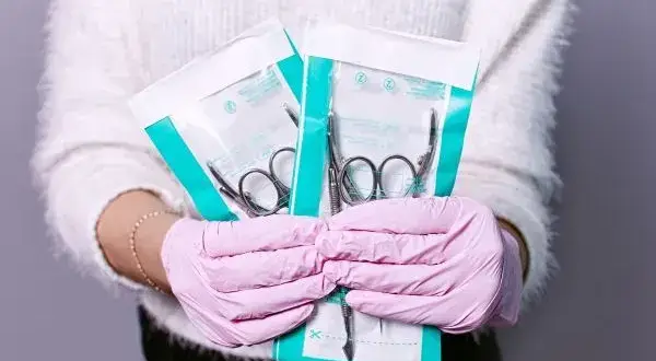 Skuteczne metody sterylizacji narzędzi do manicure, aby uniknąć zakażeń