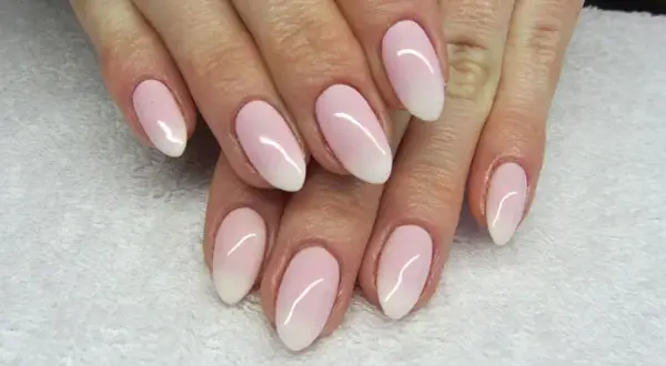 Ile kosztuje manicure tytanowy? Ceny, które zaskoczą i zachwycą.