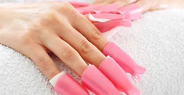 Skuteczne metody usuwania manicure hybrydowego bez uszkadzania paznokci