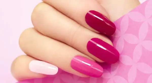 Manicure winylowy – zrozum, na czym polega ta nowoczesna technika
