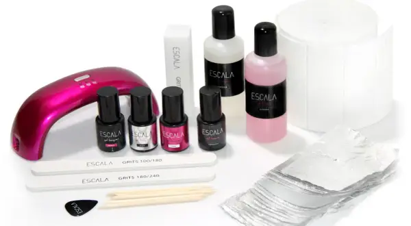 Ile kosztuje zestaw do manicure hybrydowego? Ceny, zawartość i porady.