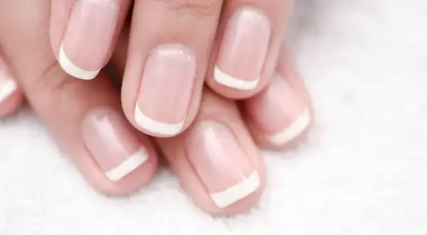 Ile trwa manicure japoński? Czas trwania i co wpływa na długość zabiegu