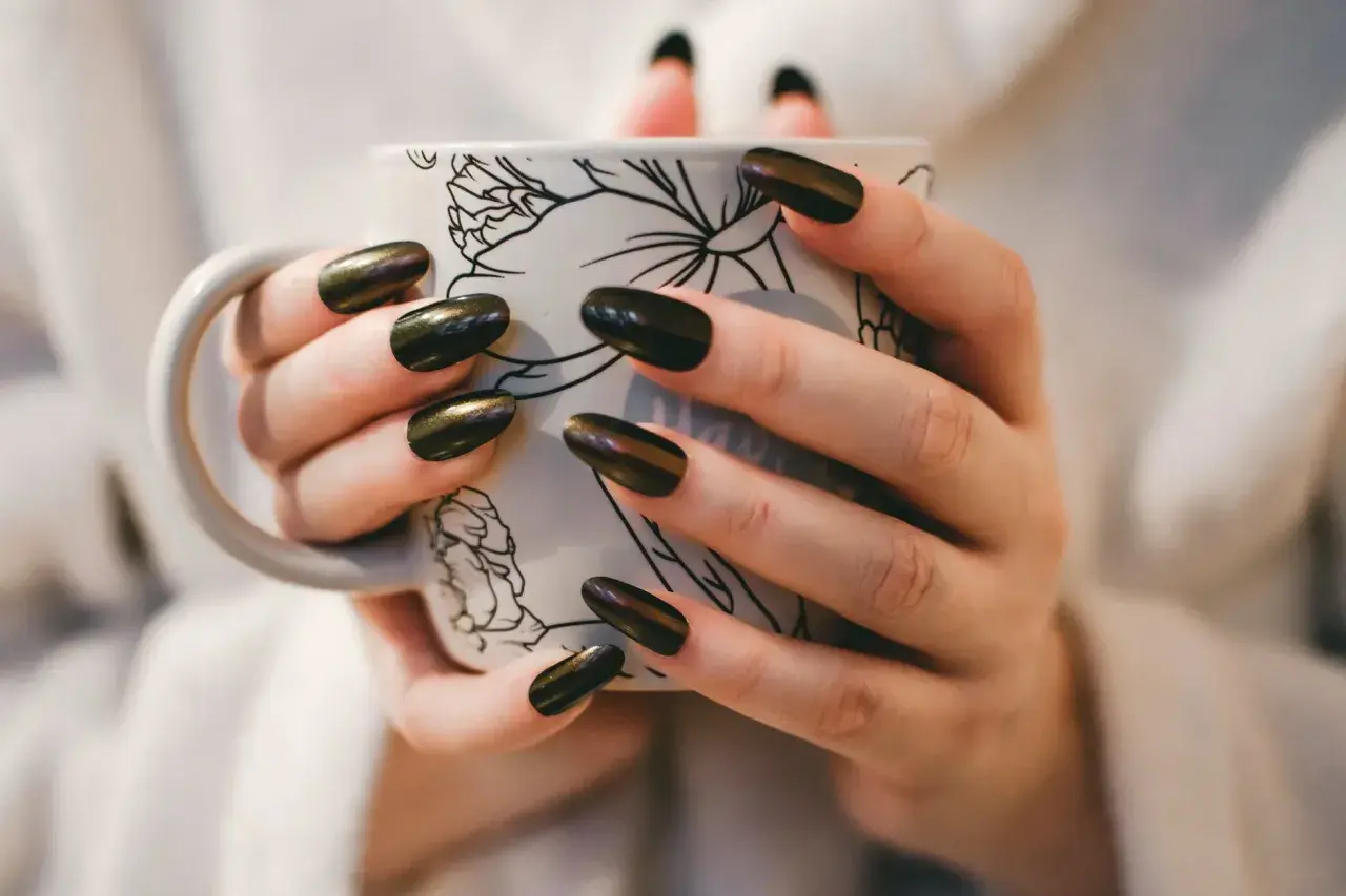 Czy manicure hybrydowy szkodzi paznokciom? fakty, korzyści i zagrożenia