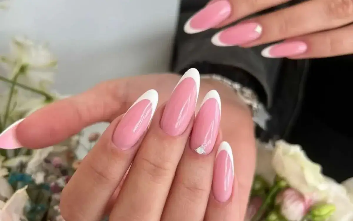 Zdjęcie Jak malować paznokcie francuski manicure - proste kroki i wskazówki