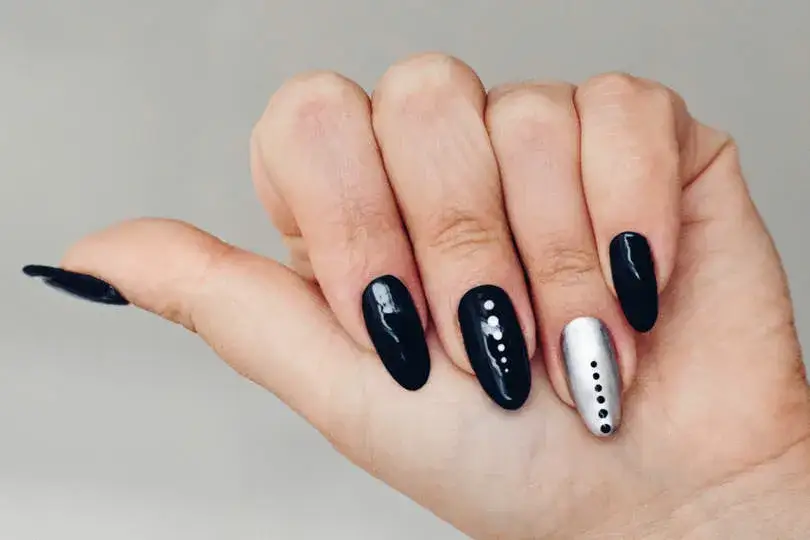 Zdjęcie Jak naprawić manicure hybrydowy - proste sposoby na trwały efekt